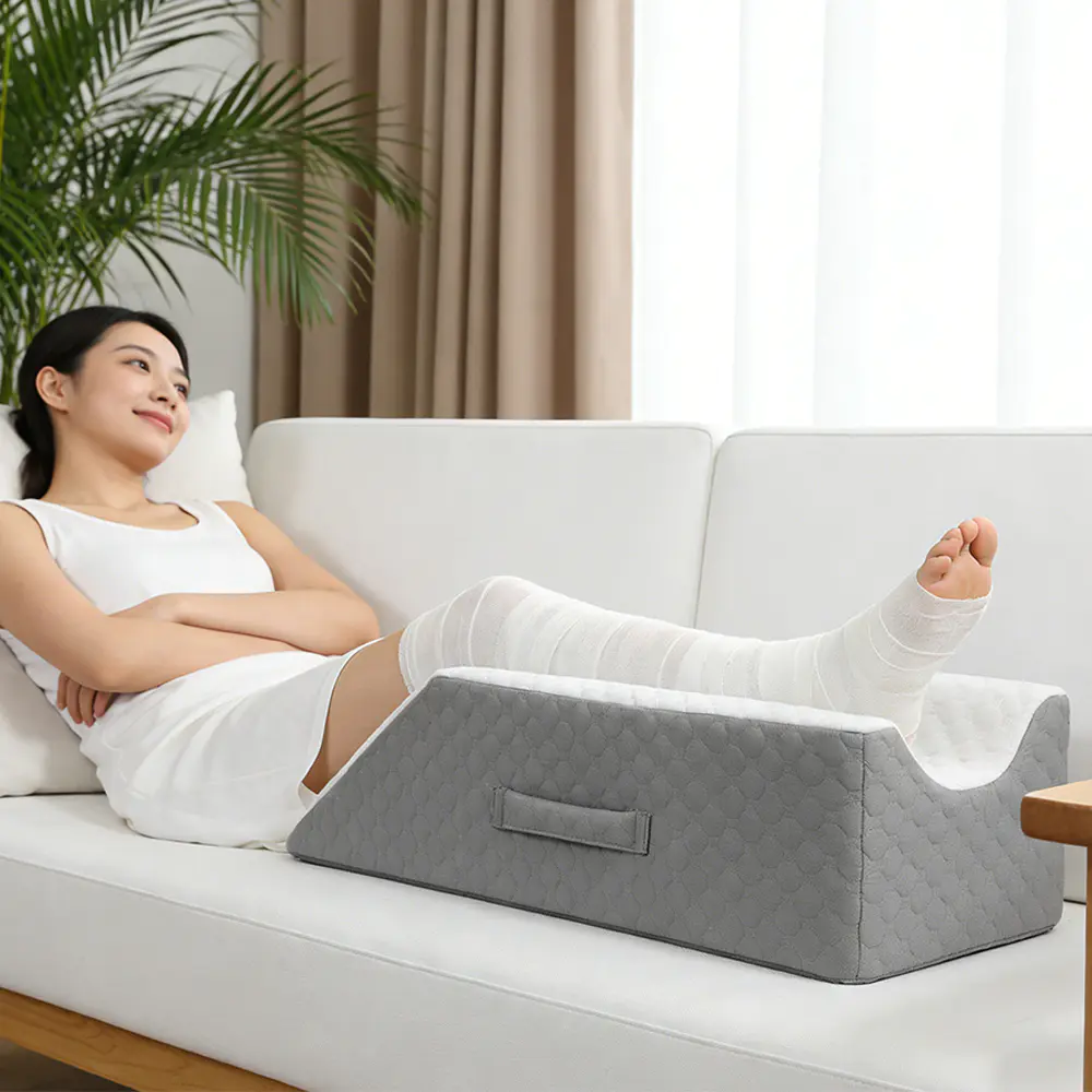 Naka-ukit na memory foam leg pillow
