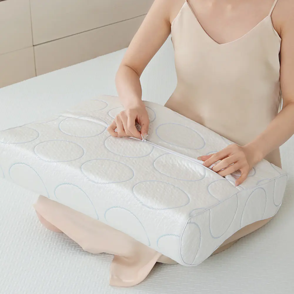 Wavy pattern memory foam pillow