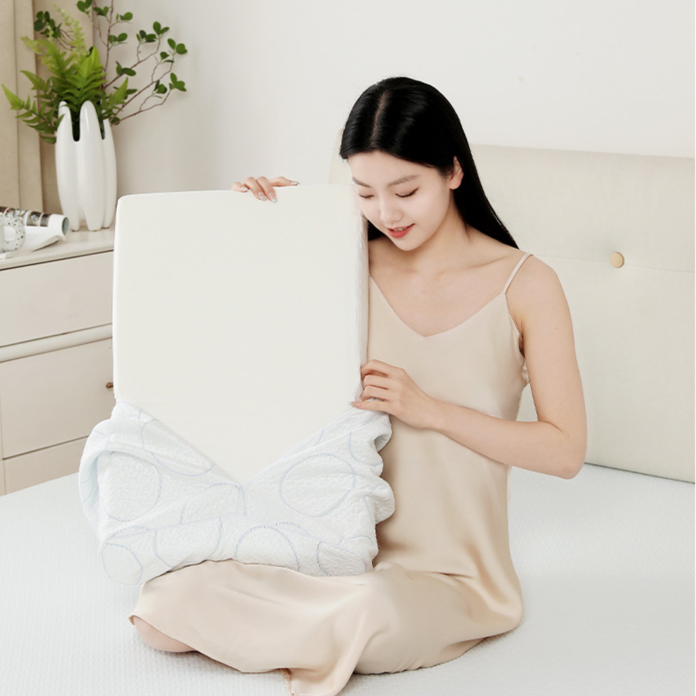 Wavy pattern memory foam pillow